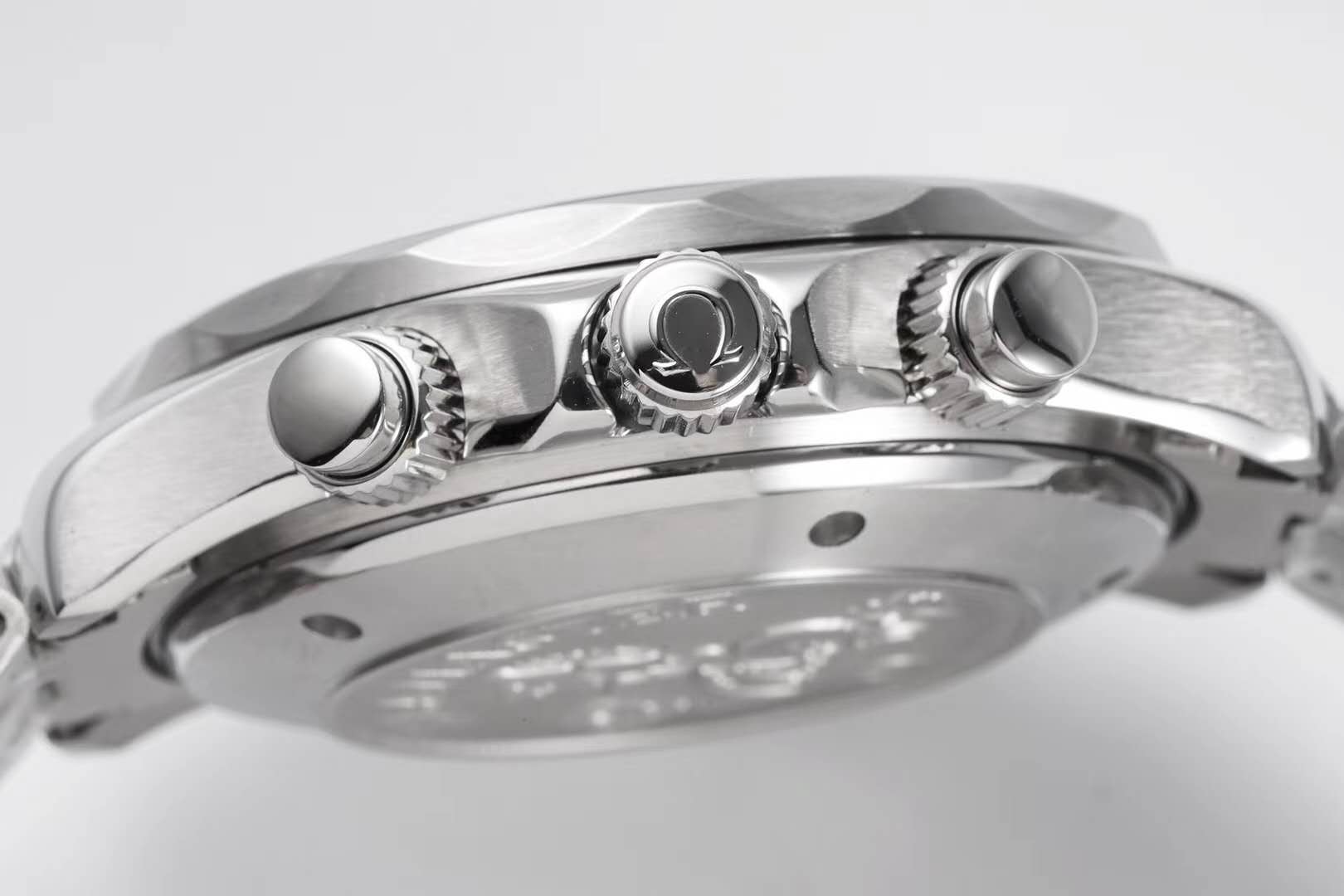 Seamaster Diver 300m Chronograph Black Dial on Bracelet