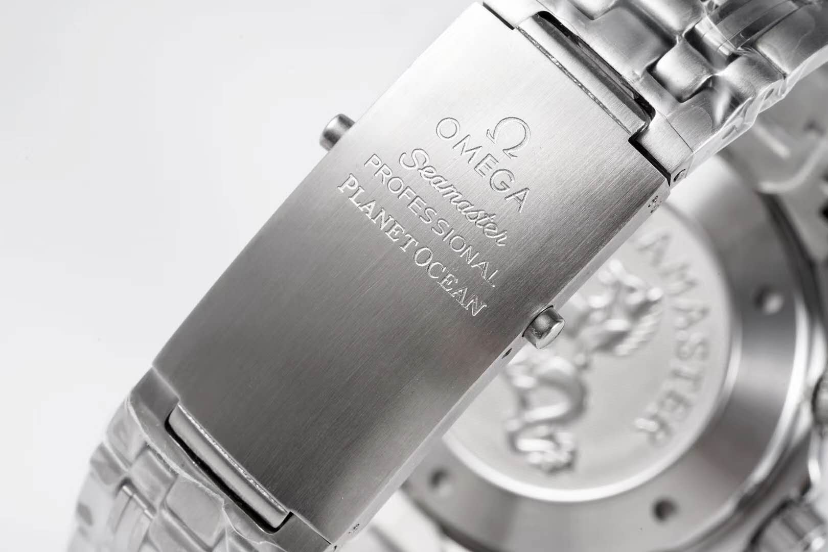 Seamaster Diver 300m Chronograph Black Dial on Bracelet